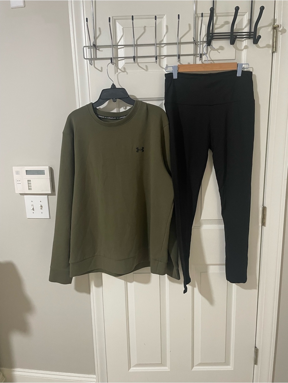 Under Armour Olive Green Crew Sweatshirt Black Logo xl/tg blk leggings new xl